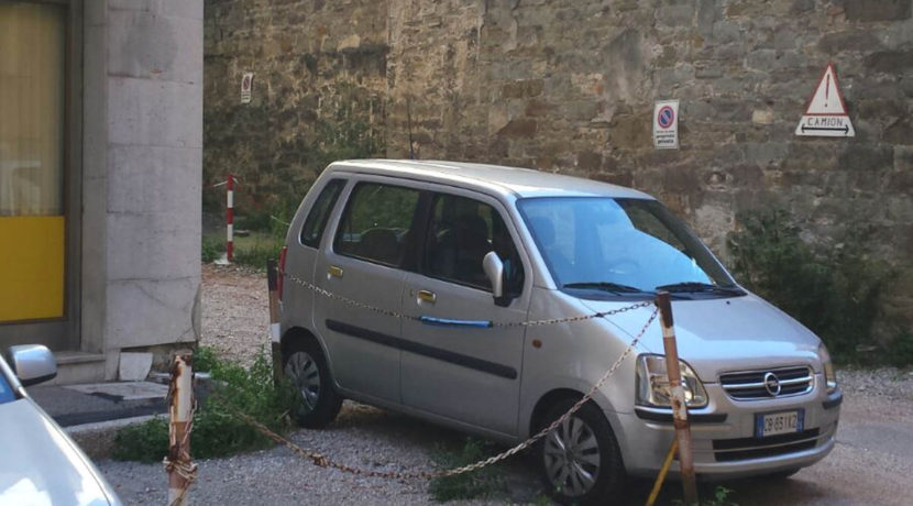 foto-posto-auto-pecenco