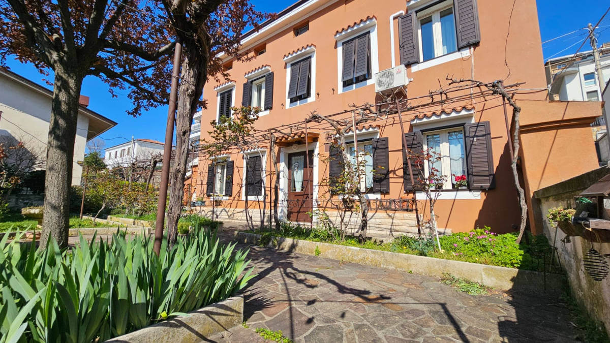 STRADA DEL FRIULI – VIA BISON – CASA CON GIARDINO