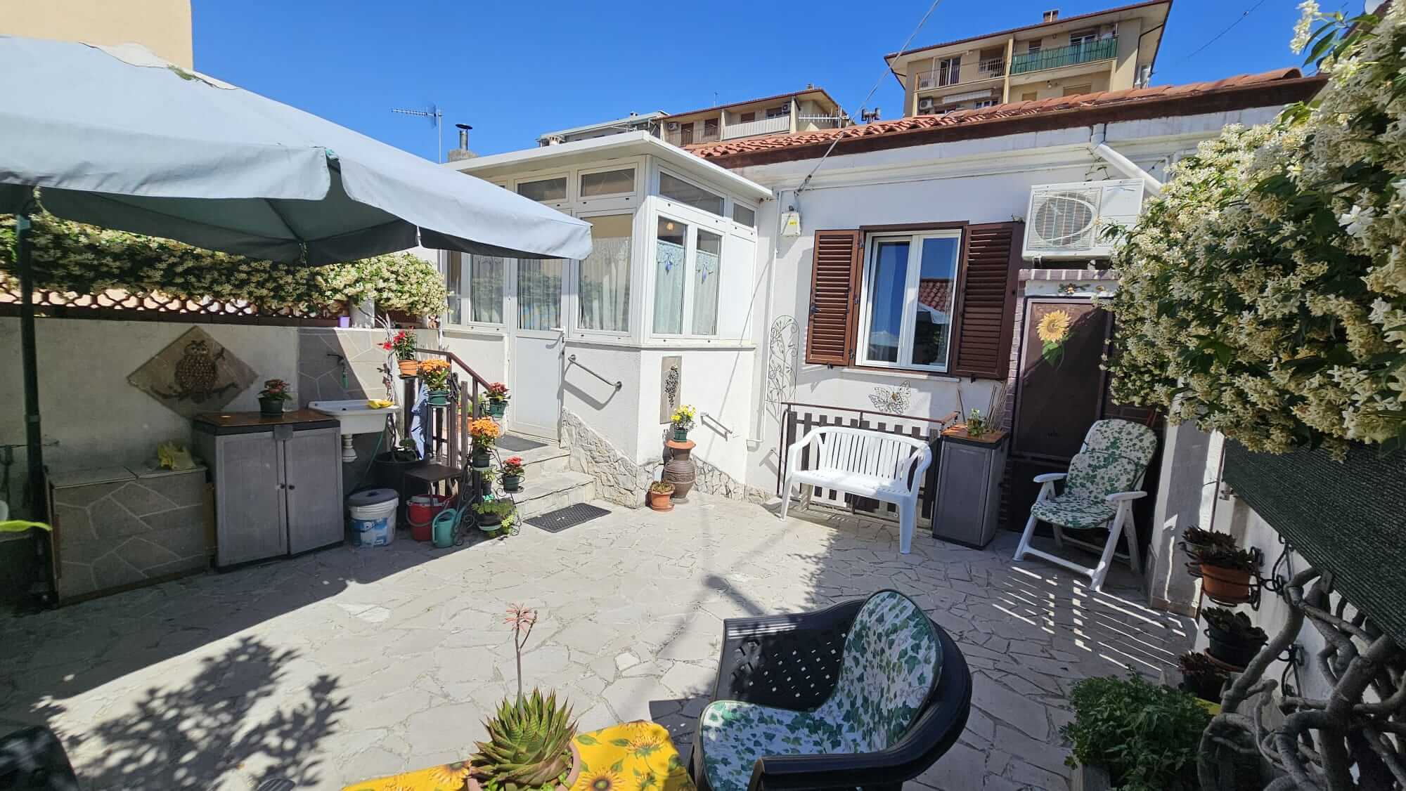 CAMPANELLE – CASETTA ACCOSTATA CON CORTE